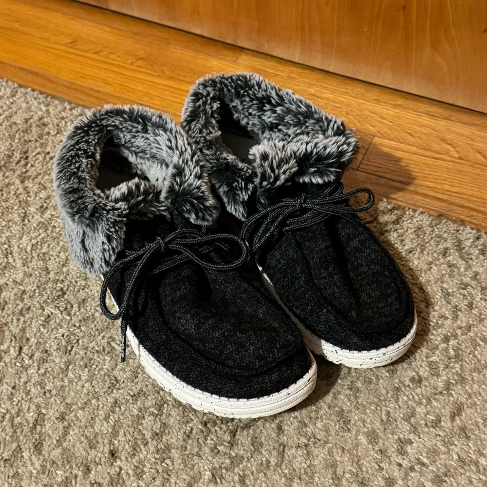 Hey Dude Britt Faux Fur Bootie Lace Up Shoes Size 9 Black Grey